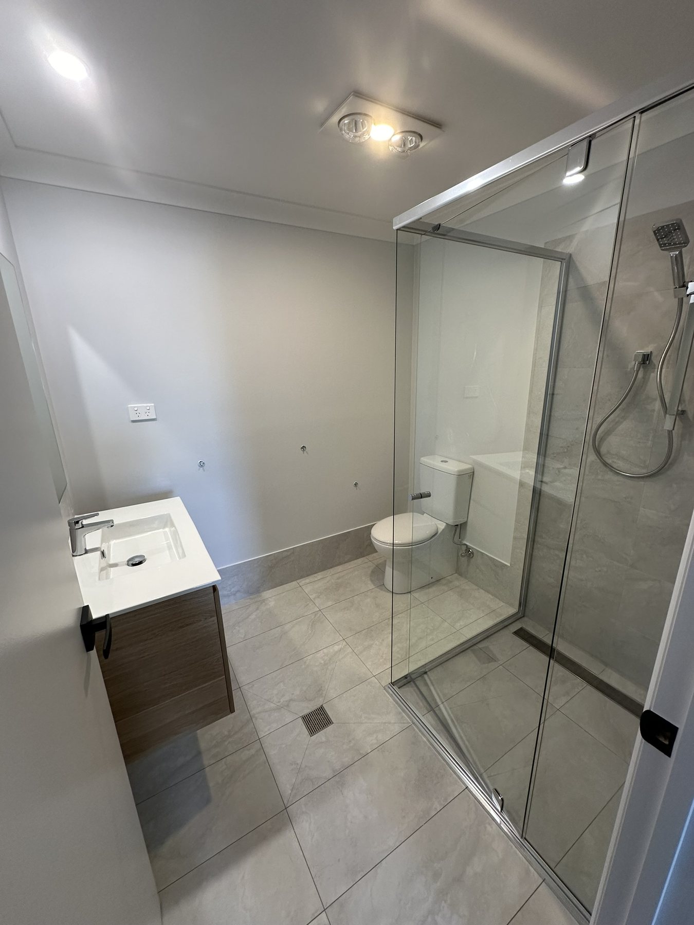 Deep cleaning, shower and bathroom after deep clean