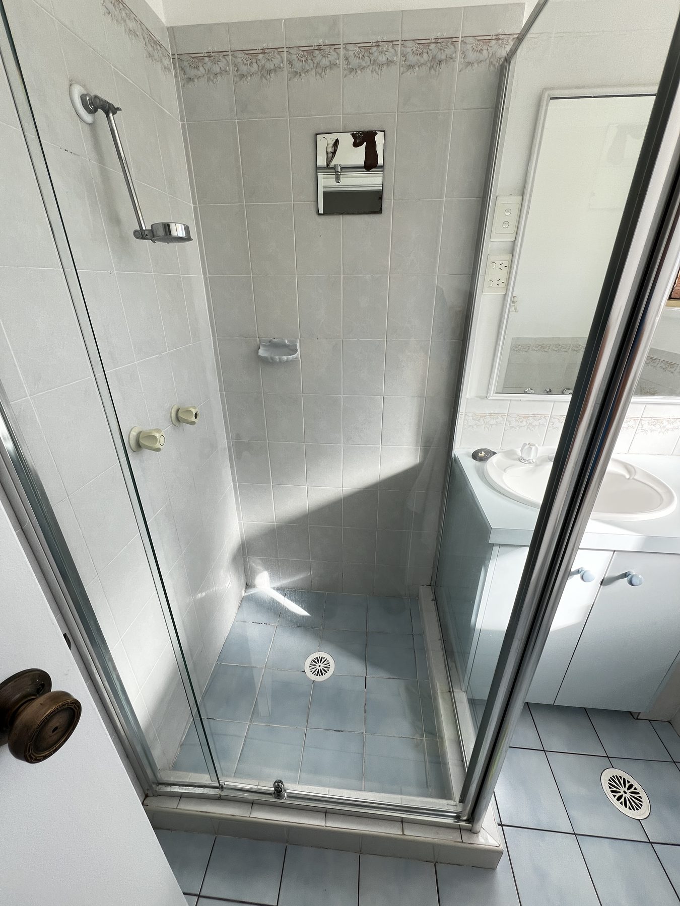Shower glass after cleaning